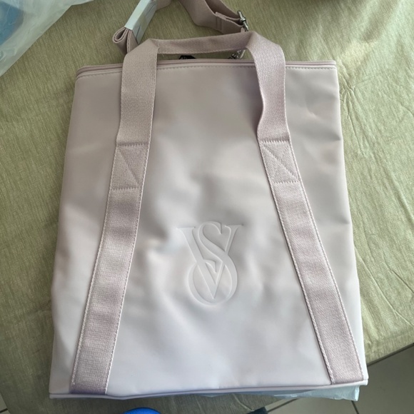 🎁NWT Victoria's Secret 2025 Metallic Pink Duffle Bag - Picture 9 of 11